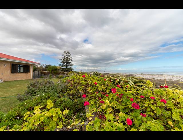 3 BEDROOM HOUSE FOR SALE IN VAN RIEBEECKSTRAND
